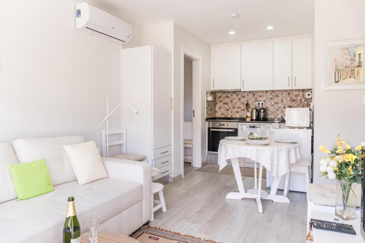 2 Bedroom House And Garden Lounge Apartment Sintra