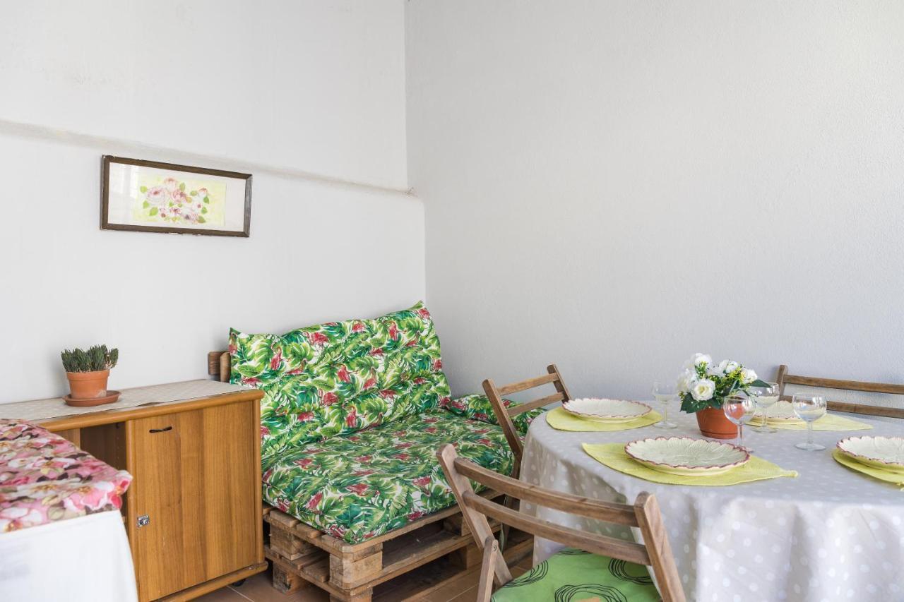 2 Bedroom House And Garden Lounge *
