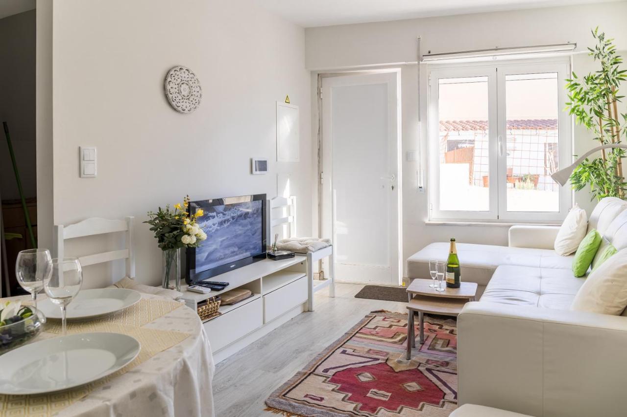 Apartment 2 Bedroom House And Garden Lounge